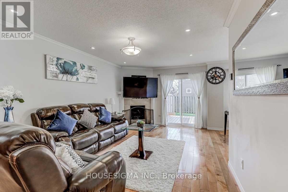 18 Fisher Crescent, Ajax (Central West), Ontario  L1T 2E6 - Photo 5 - E12824428