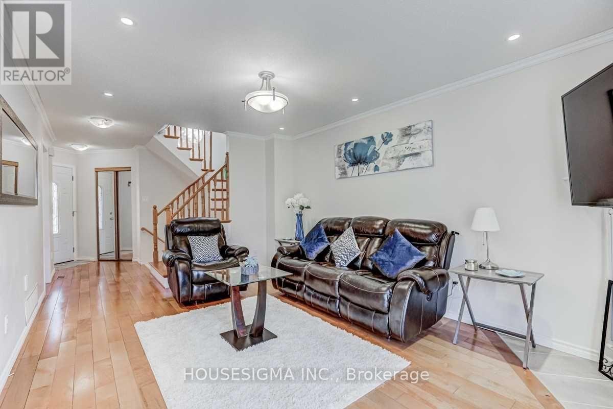 18 Fisher Crescent, Ajax (Central West), Ontario  L1T 2E6 - Photo 6 - E12824428