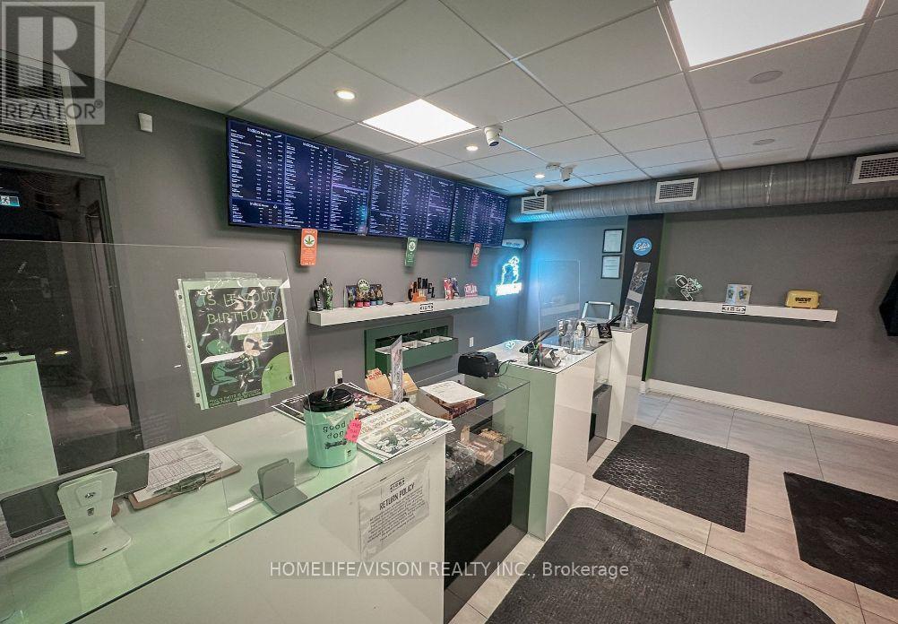 985 O'connor Drive, Toronto, Ontario  M4B 2T1 - Photo 4 - E12824552