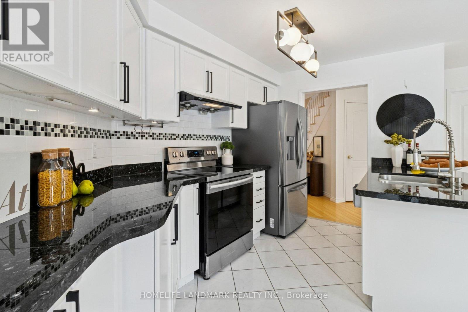 239 Fred Mclaren Boulevard, Markham, Ontario  L6E 1T1 - Photo 9 - N12824460