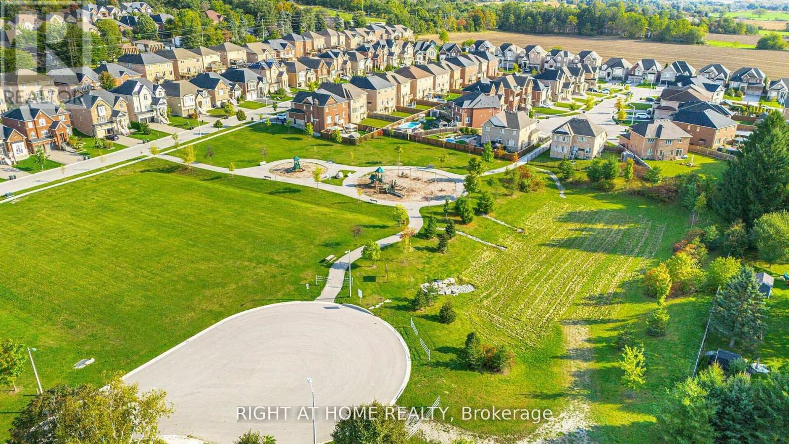 17 Ravenscraig Place, Innisfil, Ontario  L0L 1L0 - Photo 10 - N12824610