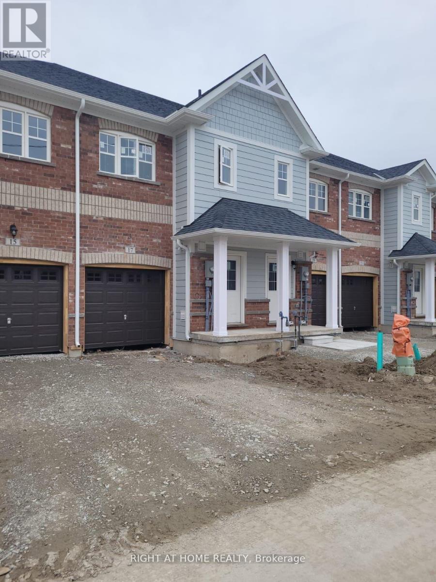 17 Ravenscraig Place, Innisfil, Ontario  L0L 1L0 - Photo 2 - N12824610