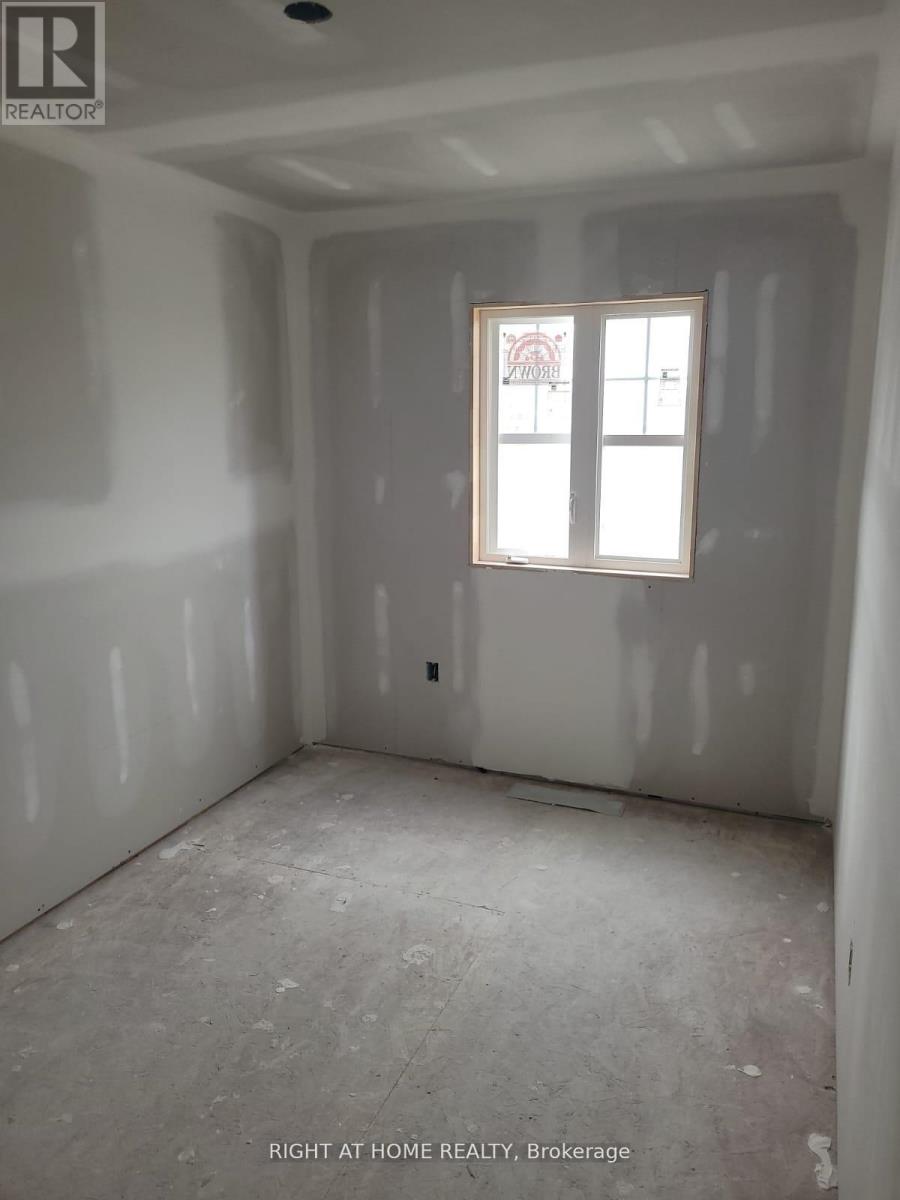 17 Ravenscraig Place, Innisfil, Ontario  L0L 1L0 - Photo 6 - N12824610