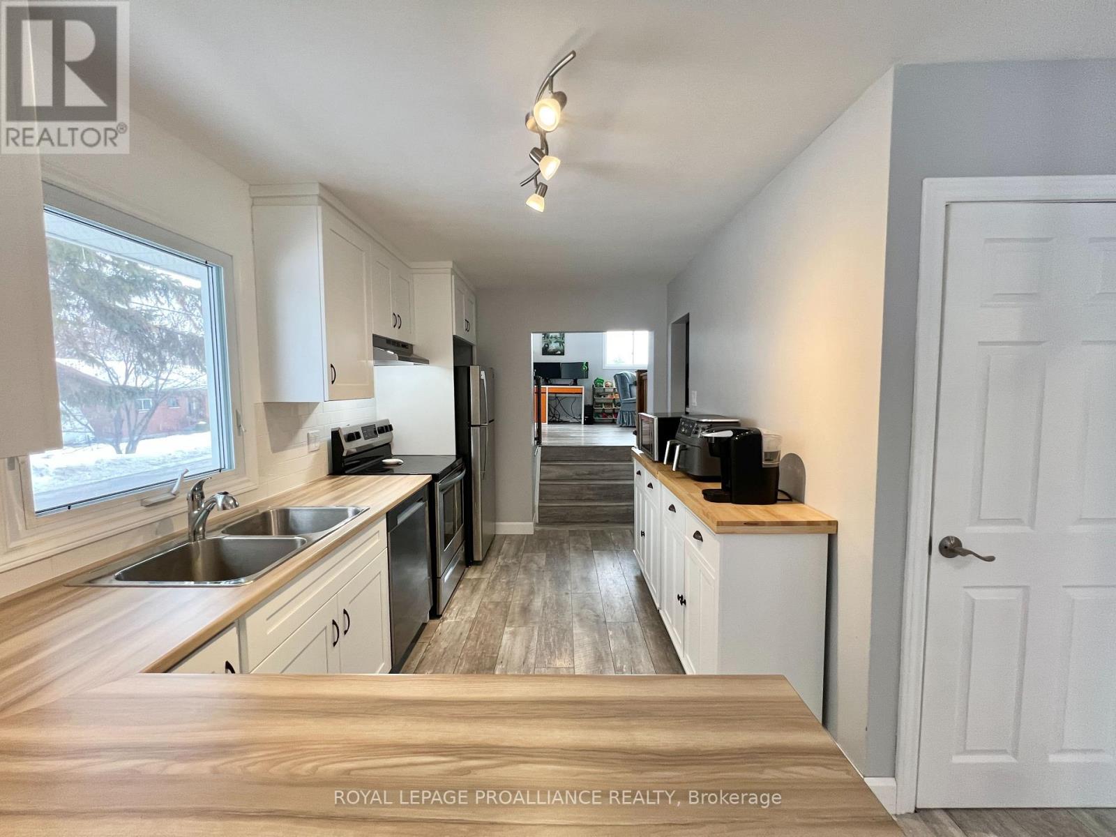 14 South Park Street, Quinte West, Ontario  K0K 2C0 - Photo 7 - X12812594