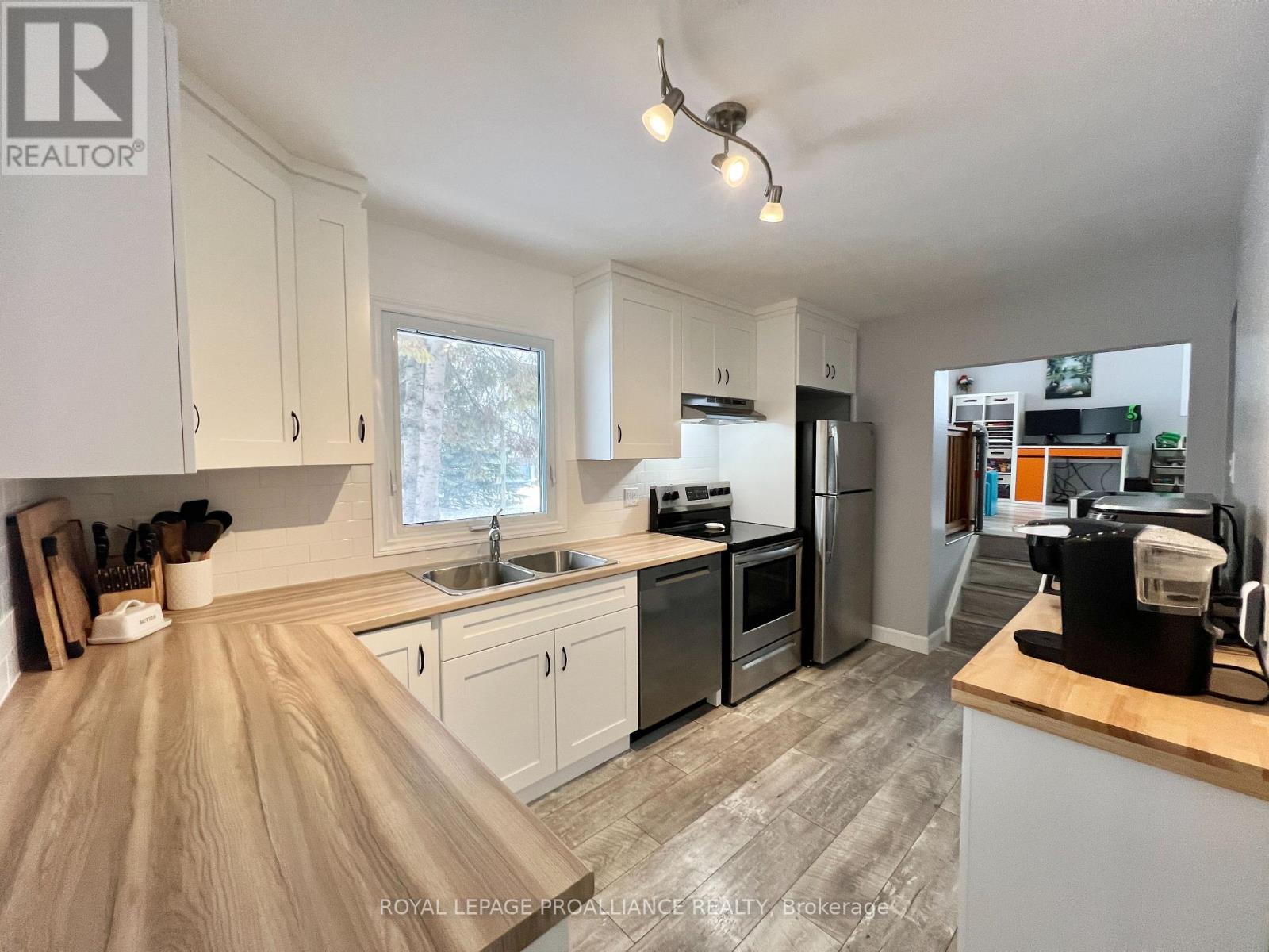 14 South Park Street, Quinte West, Ontario  K0K 2C0 - Photo 8 - X12812594