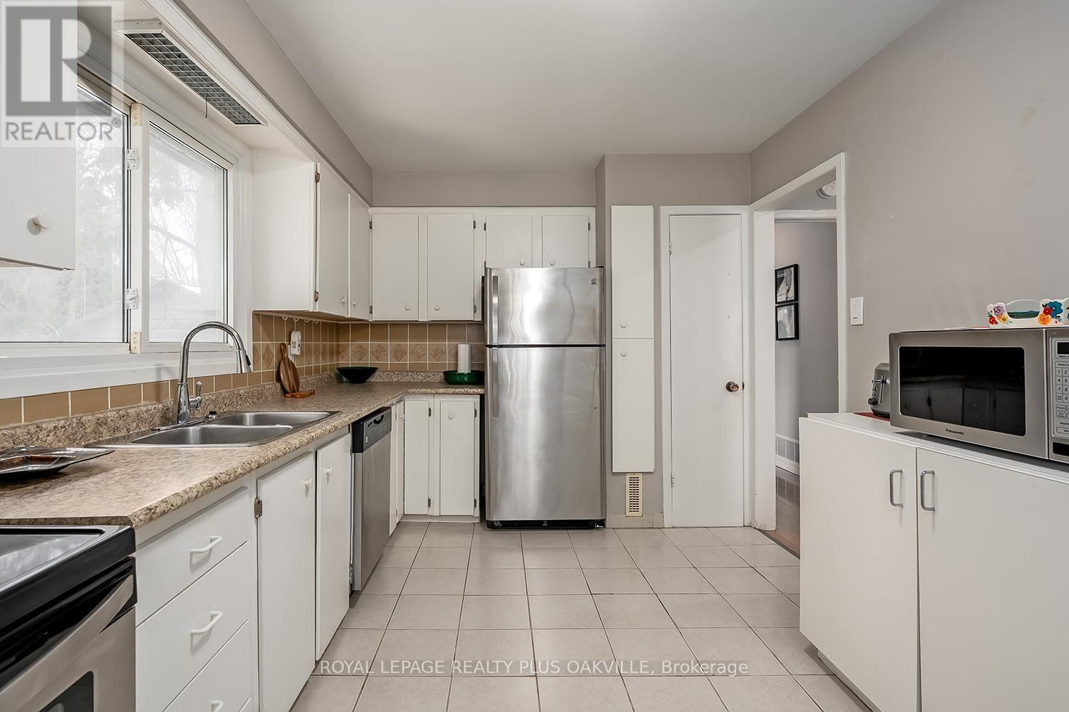 2339 Hixon Street, Oakville, Ontario  L6L 1T7 - Photo 15 - W12824452