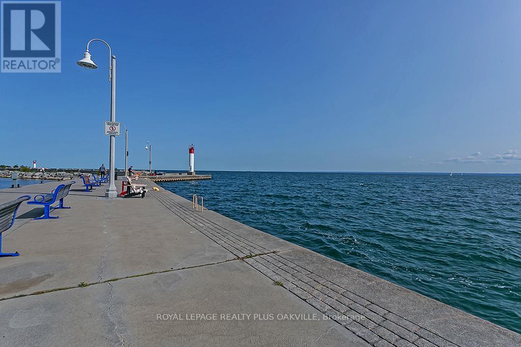 2339 Hixon Street, Oakville, Ontario  L6L 1T7 - Photo 38 - W12824452