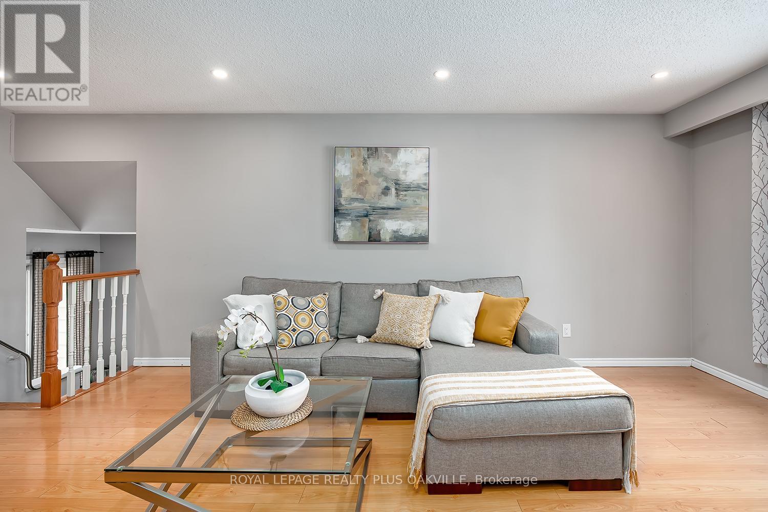 2339 Hixon Street, Oakville, Ontario  L6L 1T7 - Photo 9 - W12824452