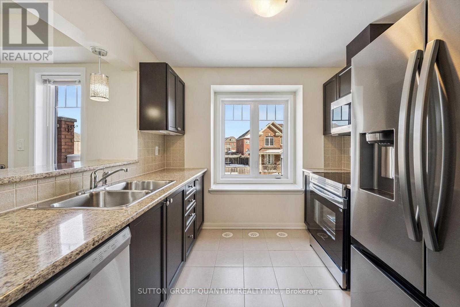 20 Deancrest Road, Brampton, Ontario  L7A 0W2 - Photo 9 - W12824530