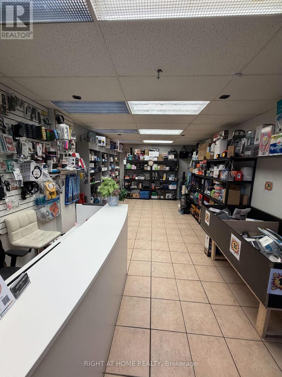 3111 Dundas Street W, Toronto, Ontario  M6P 1Z9 - Photo 2 - W12824570