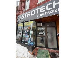 3111 DUNDAS STREET W, Toronto, Ontario