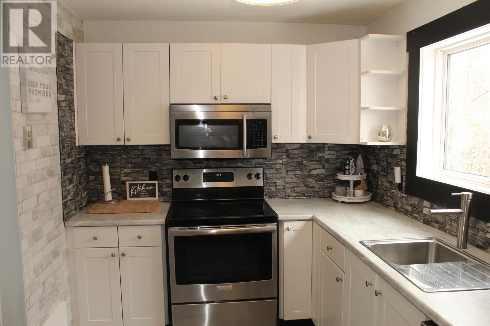 21 Mcdougall Avenue, Lower Sackville, Nova Scotia  B4C 3H2 - Photo 3 - 202603449