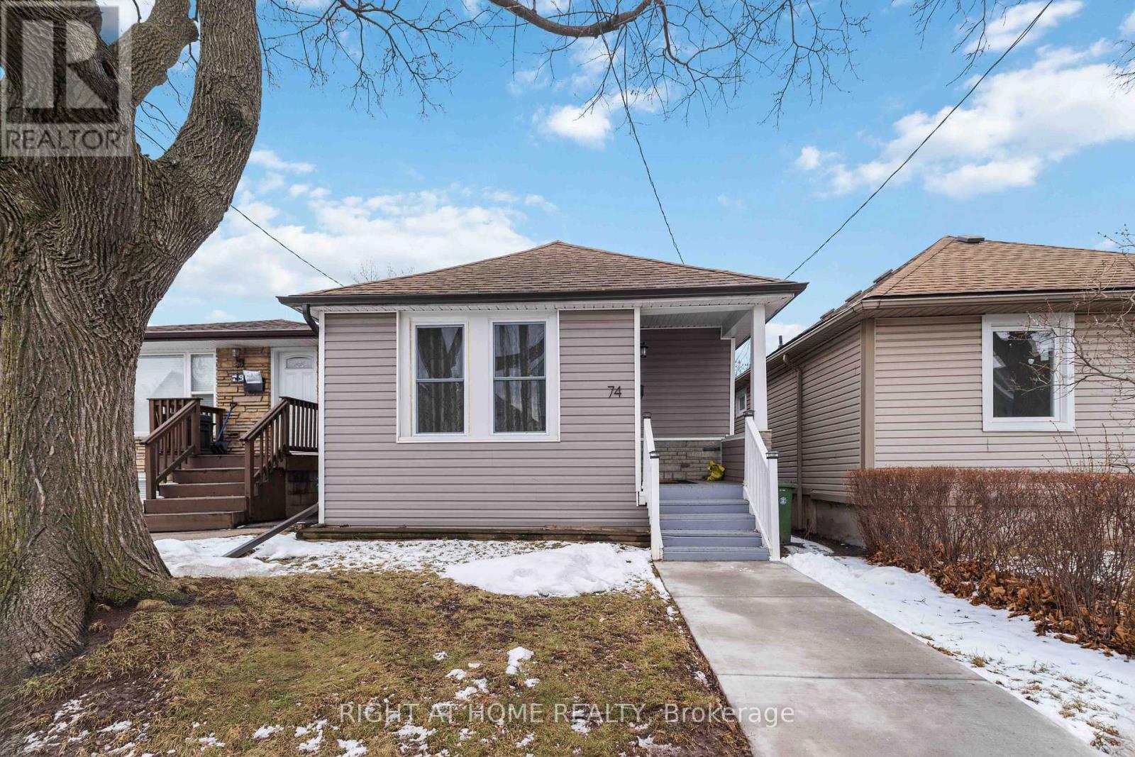 74 Province Street N, Hamilton, Ontario  L8H 4H6 - Photo 2 - X12824434