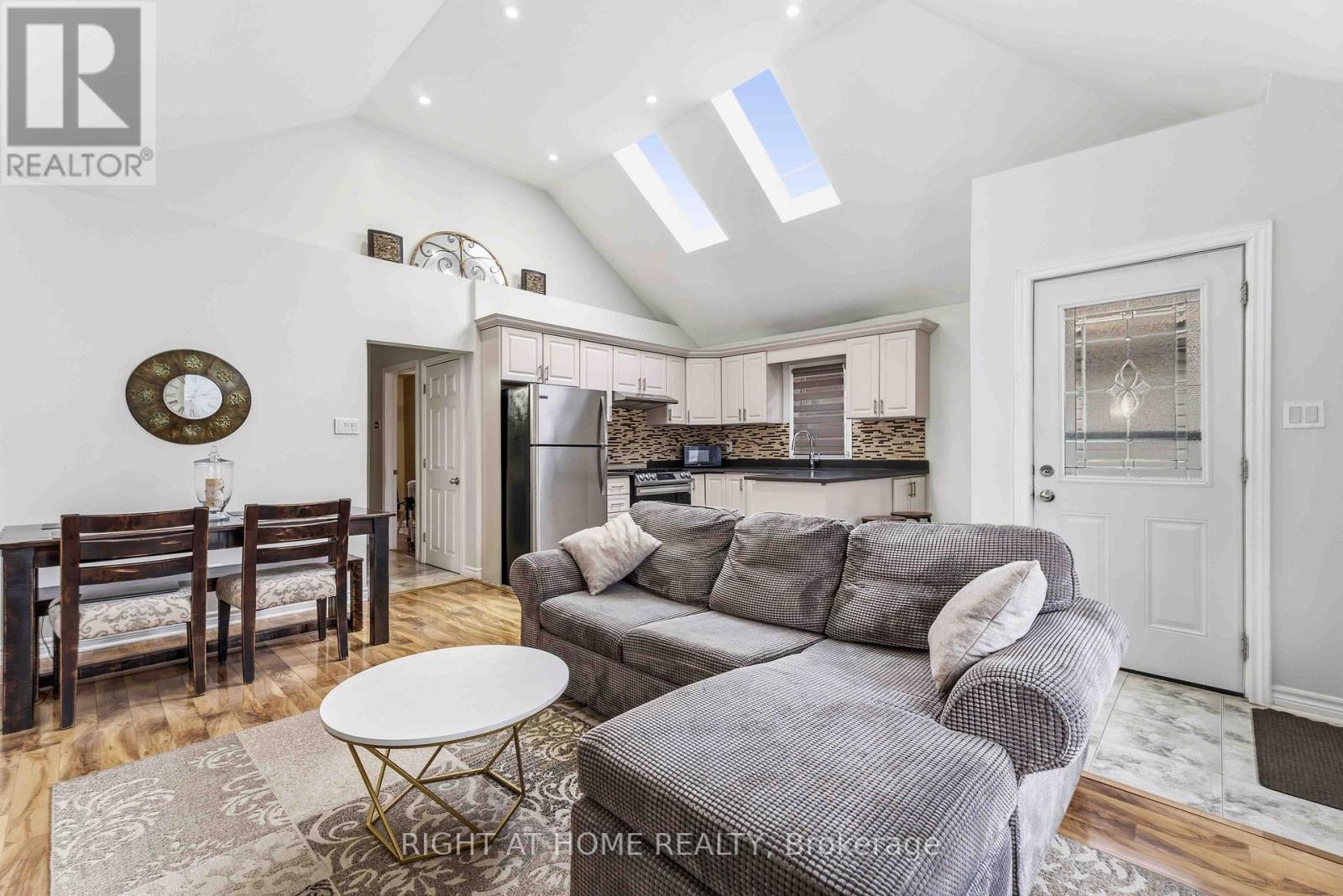 74 Province Street N, Hamilton, Ontario  L8H 4H6 - Photo 7 - X12824434