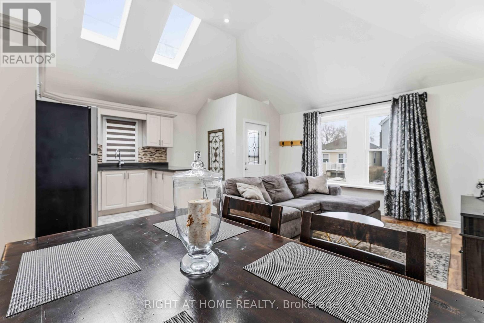 74 Province Street N, Hamilton, Ontario  L8H 4H6 - Photo 8 - X12824434