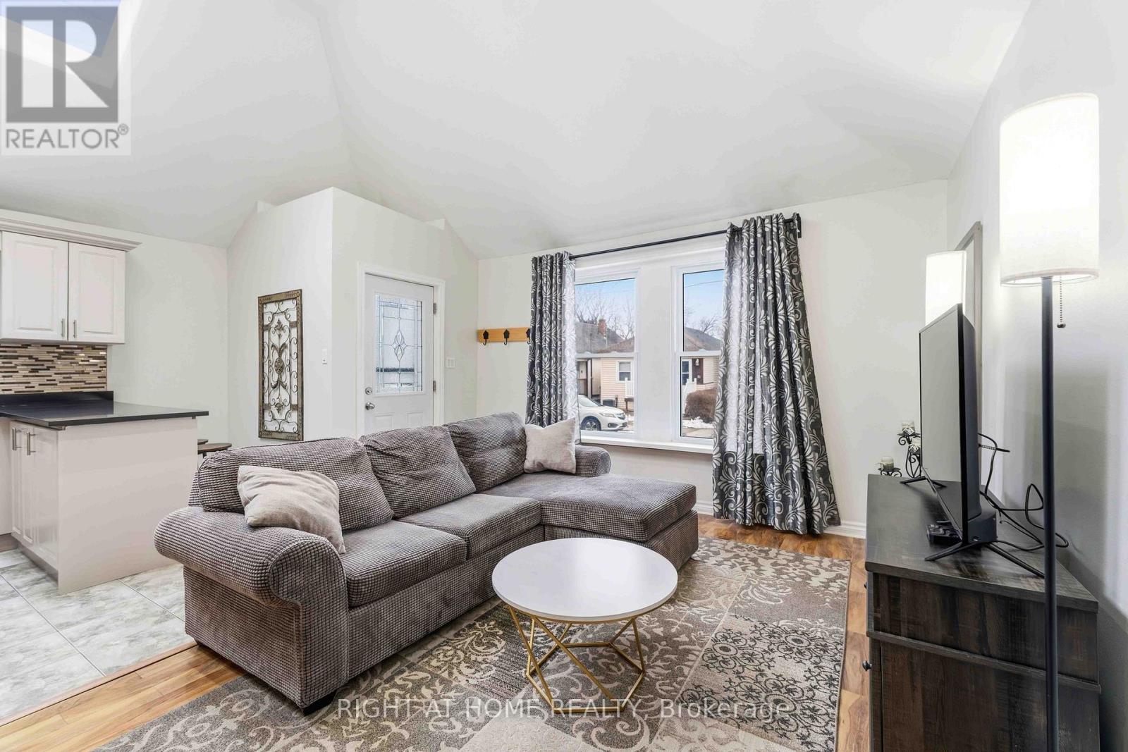 74 Province Street N, Hamilton, Ontario  L8H 4H6 - Photo 9 - X12824434