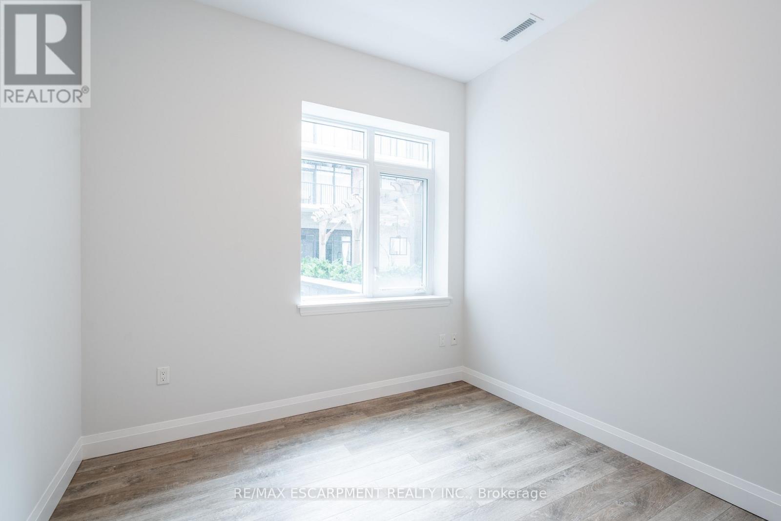 132 - 1 Redfern Avenue, Hamilton, Ontario  L9C 0E6 - Photo 13 - X12824500