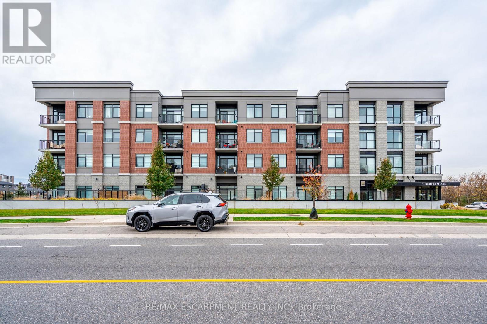 132 - 1 Redfern Avenue, Hamilton, Ontario  L9C 0E6 - Photo 2 - X12824500