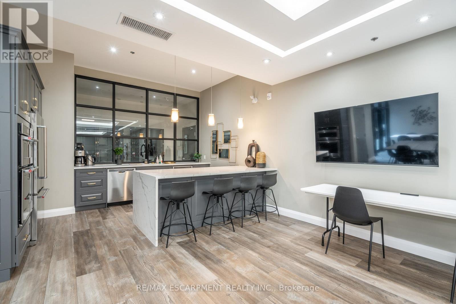 132 - 1 Redfern Avenue, Hamilton, Ontario  L9C 0E6 - Photo 27 - X12824500