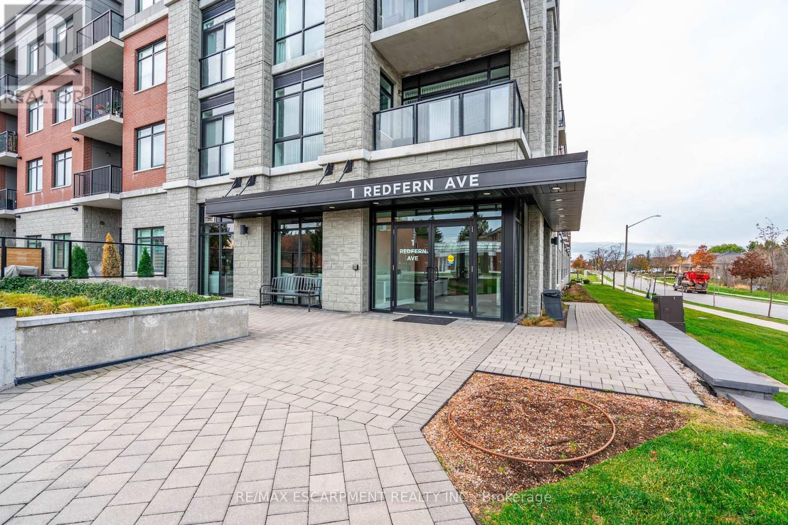 132 - 1 Redfern Avenue, Hamilton, Ontario  L9C 0E6 - Photo 3 - X12824500