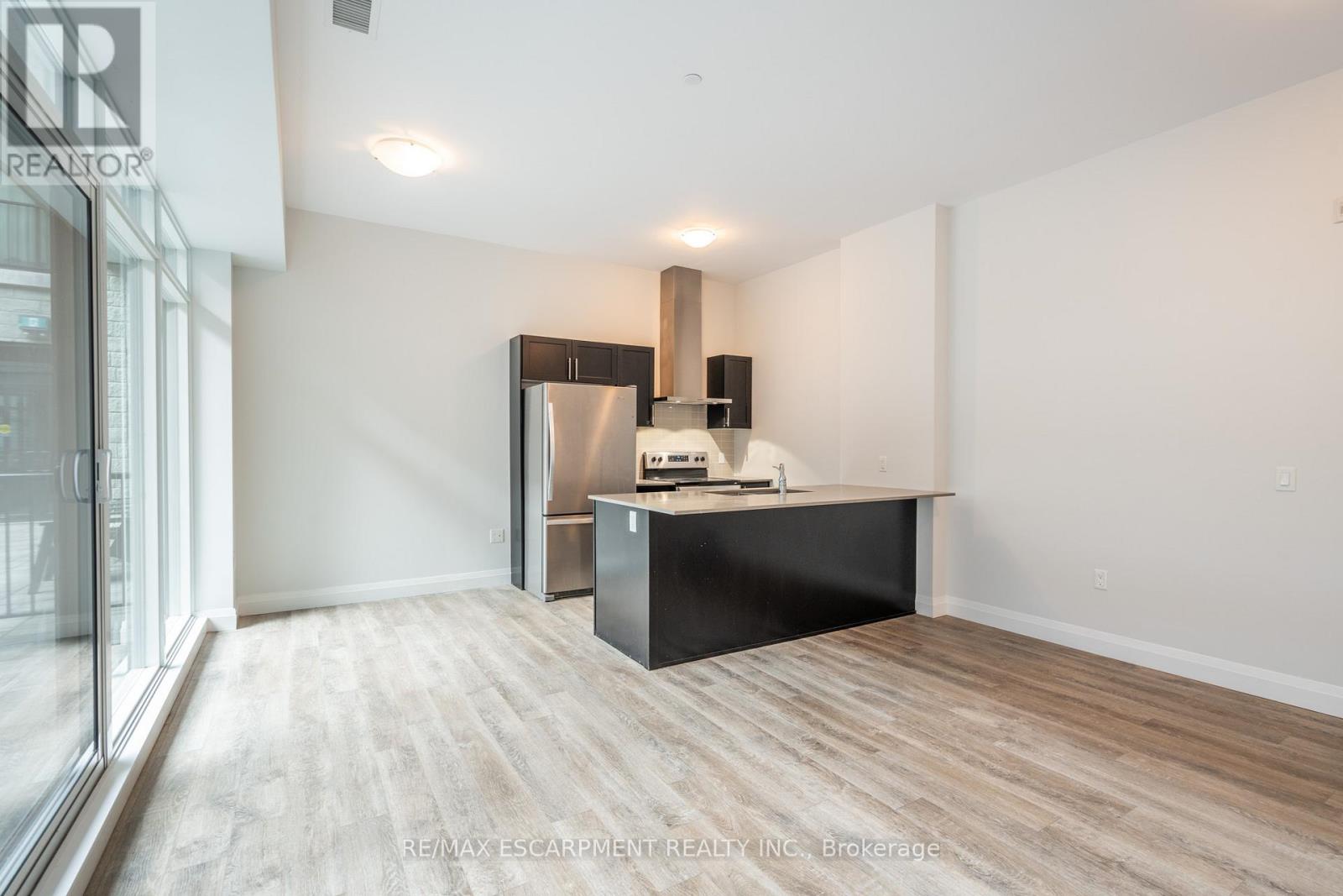 132 - 1 Redfern Avenue, Hamilton, Ontario  L9C 0E6 - Photo 8 - X12824500