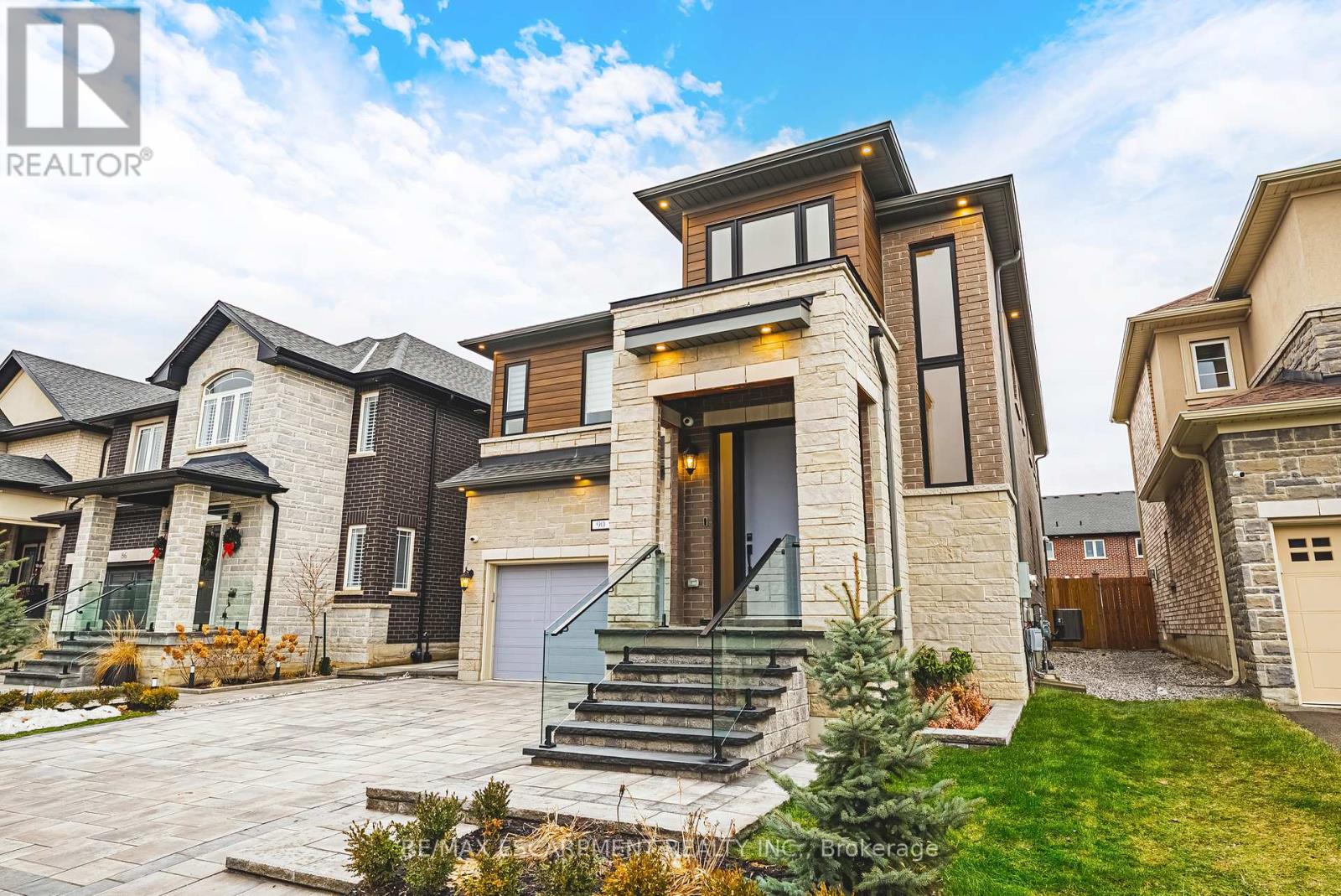 90 Robertson Road, Hamilton, Ontario  L9K 0H8 - Photo 2 - X12824542