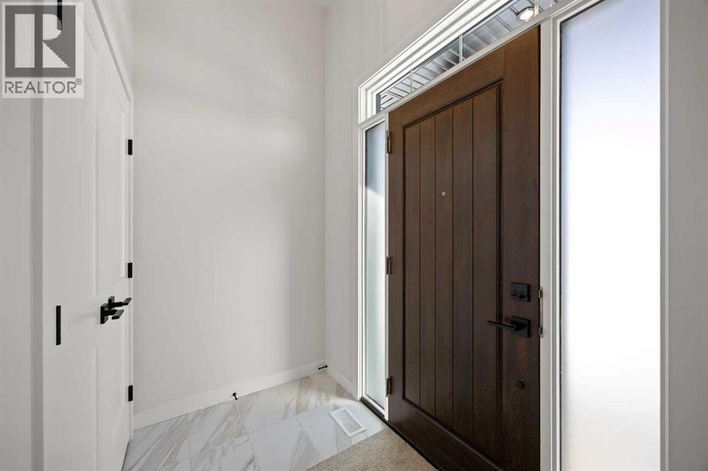 155 Greenwich Drive Nw, Calgary, Alberta  T3B 6N9 - Photo 3 - A2287709