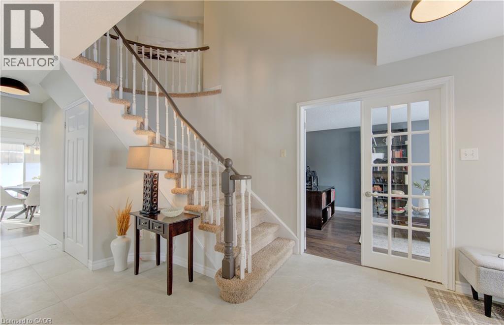 456 Oakfield Court, Waterloo, Ontario  N2T 1X5 - Photo 4 - 40803372