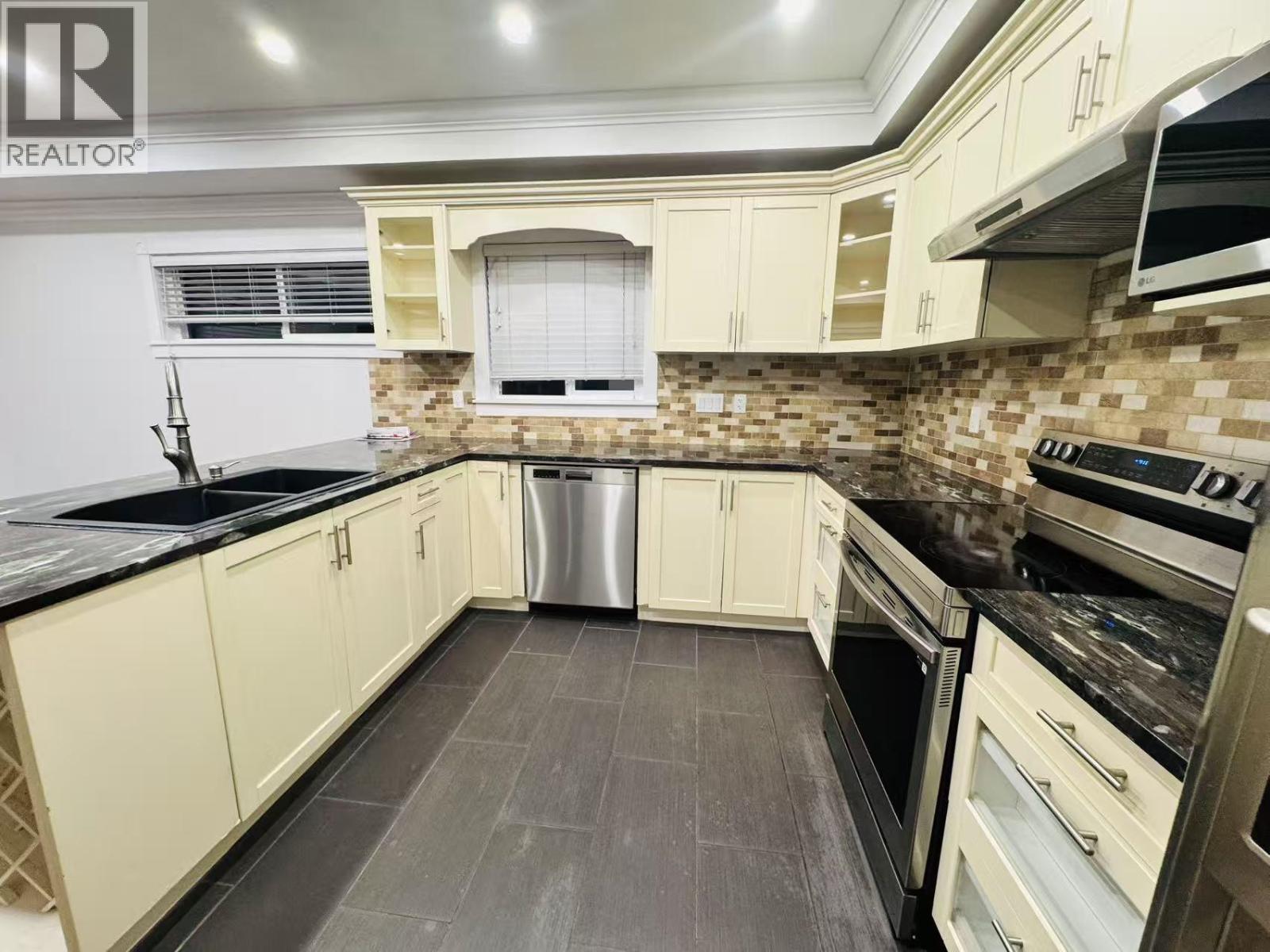 1500 66th West Street, Vancouver, British Columbia  V6P 2R9 - Photo 2 - R3092210