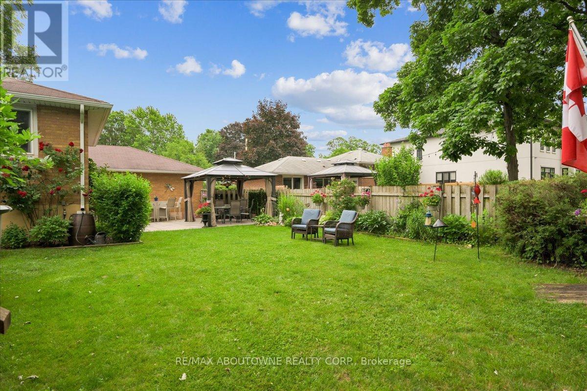 2033 Saxon Road, Oakville, Ontario  L6L 2V1 - Photo 44 - W12822550