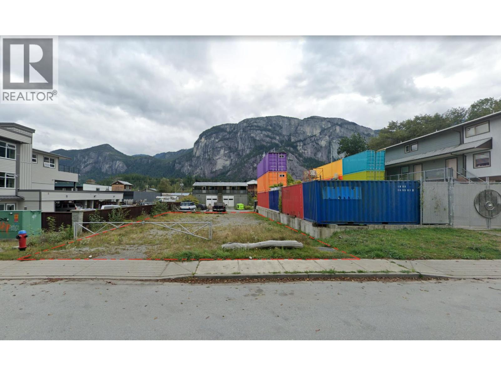 37718 Third Avenue, Squamish, British Columbia  V8B 1C3 - Photo 1 - R3085970