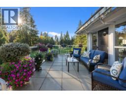 401 1281 PARKGATE AVENUE, North Vancouver, British Columbia