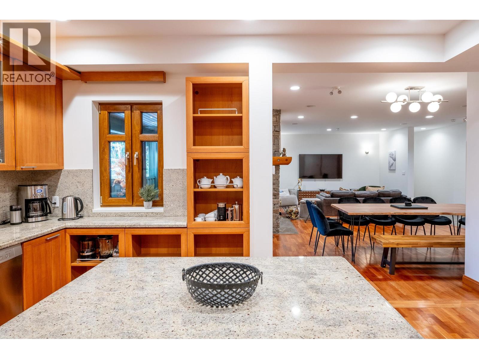 3012 Alpine Crescent, Whistler, British Columbia  V8E 0B8 - Photo 8 - R3080925