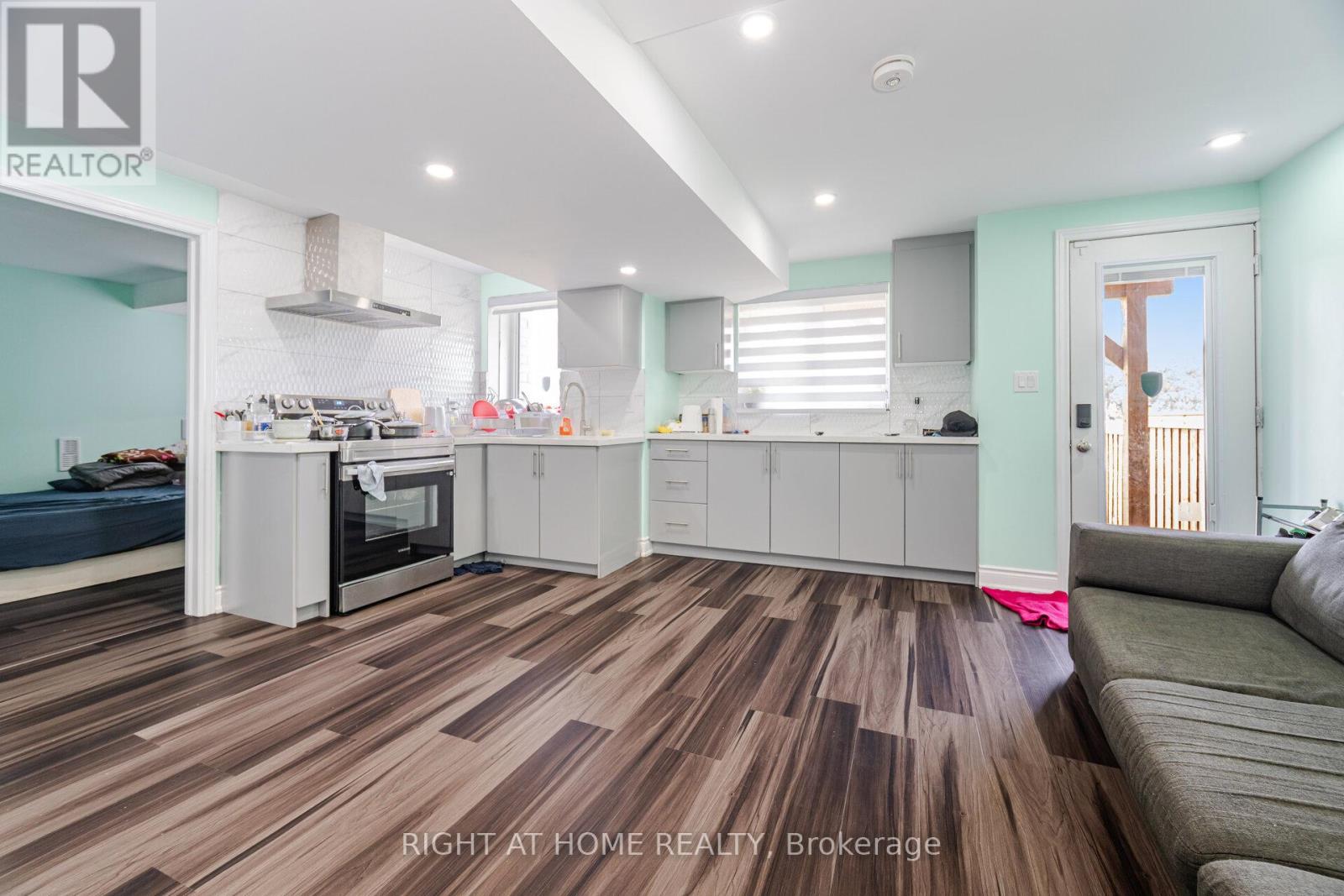 3281 Turnstone Boulevard, Pickering, Ontario  L1X 0M9 - Photo 4 - E12824648