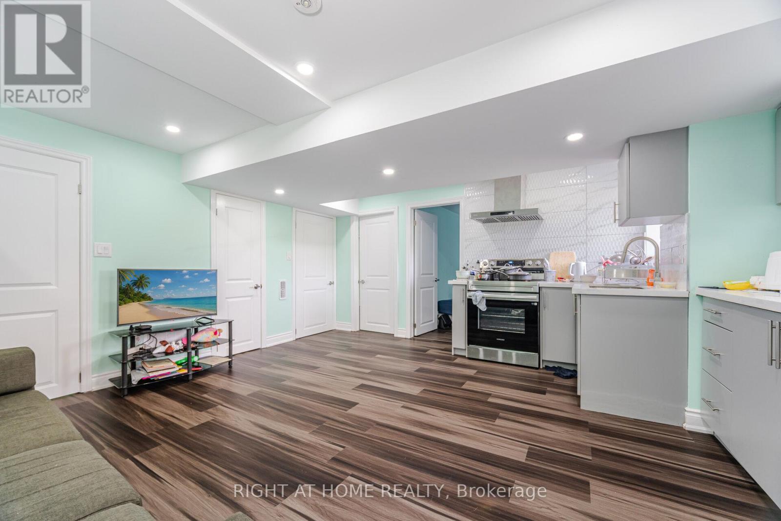 3281 Turnstone Boulevard, Pickering, Ontario  L1X 0M9 - Photo 5 - E12824648