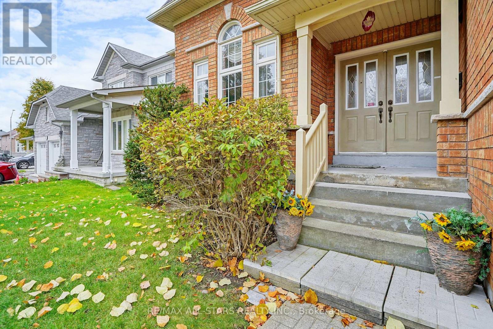 54 Bretton Circle, Markham, Ontario  L3S 3R1 - Photo 3 - N12824646