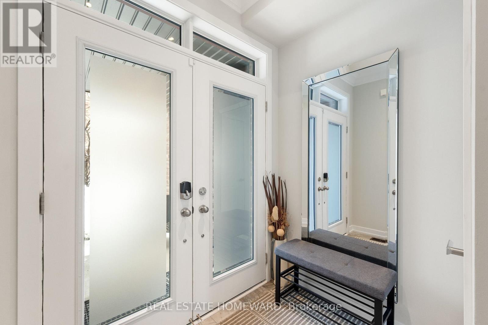 89 Glenngarry Crescent, Vaughan, Ontario  L6A 4Z4 - Photo 2 - N12824658