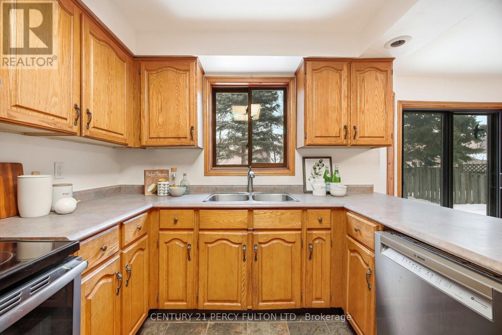 233 Gwendolyn Street, Pickering, Ontario  L1V 4N4 - Photo 11 - E12824284