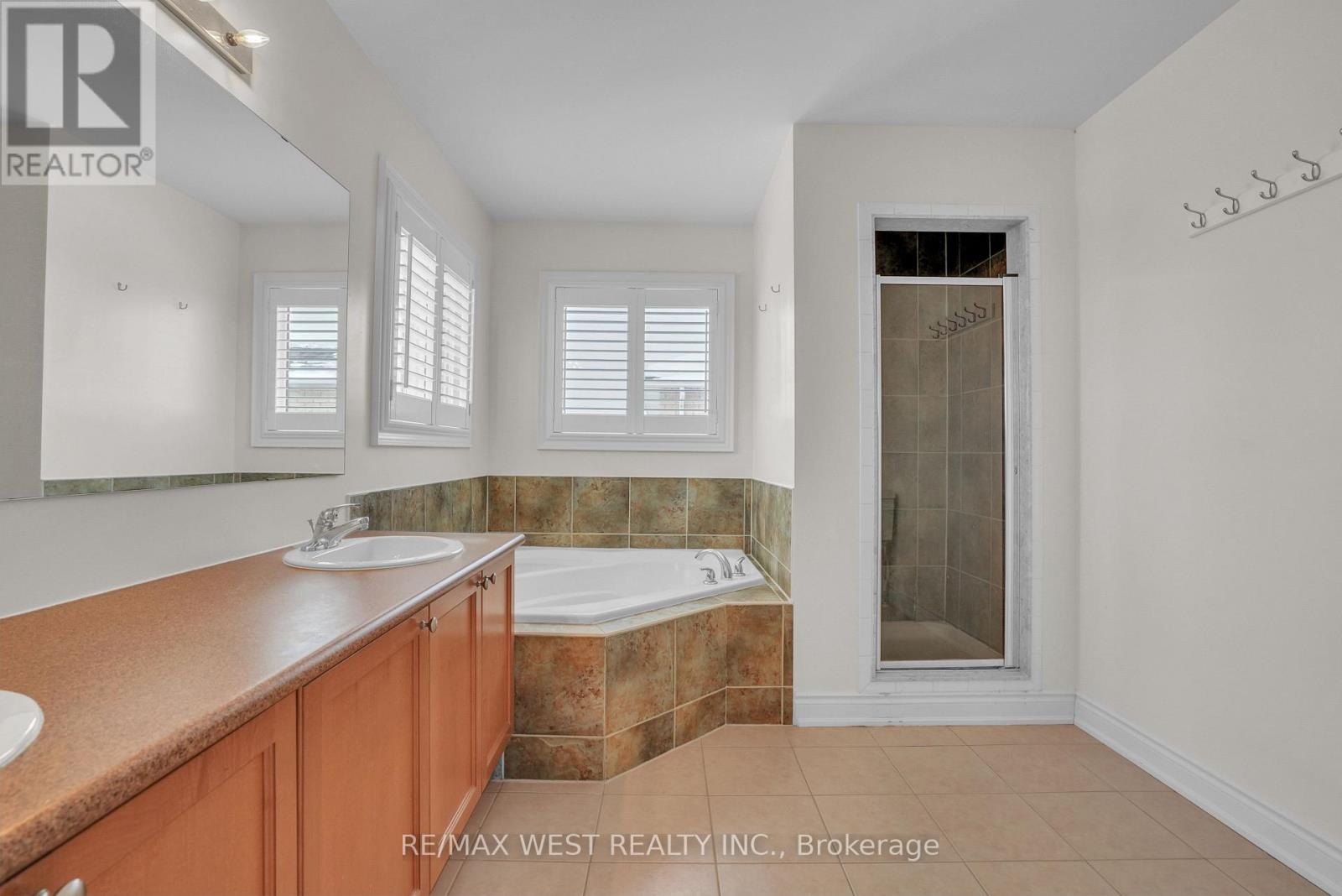 146 Sandringham Drive, Barrie (Innis-Shore), Ontario  L4M 0C9 - Photo 10 - S12824644