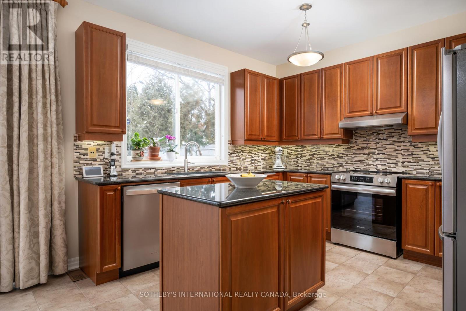 1357 Pine Glen Road, Oakville, Ontario  L6M 4C1 - Photo 17 - W12824632