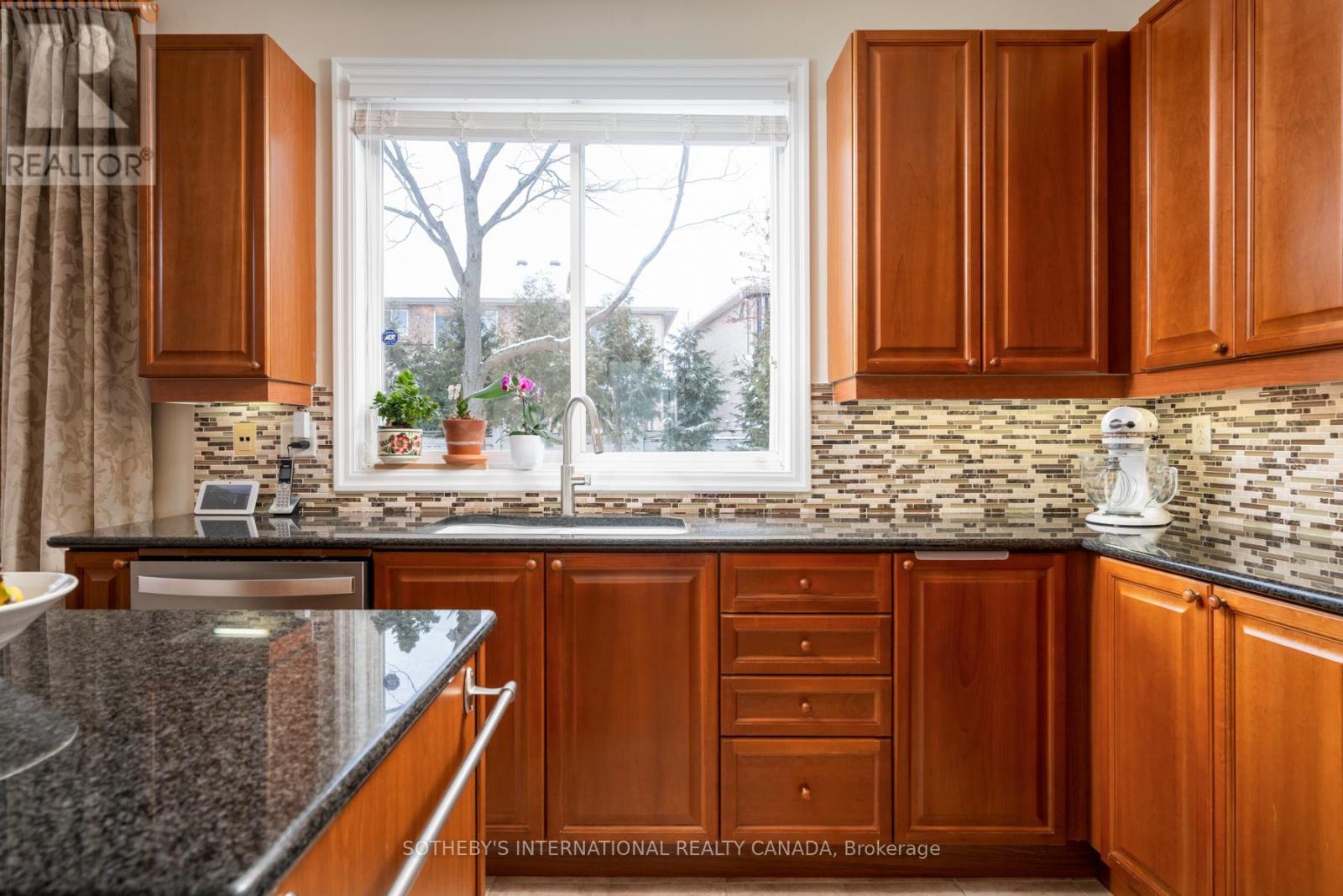 1357 Pine Glen Road, Oakville, Ontario  L6M 4C1 - Photo 19 - W12824632