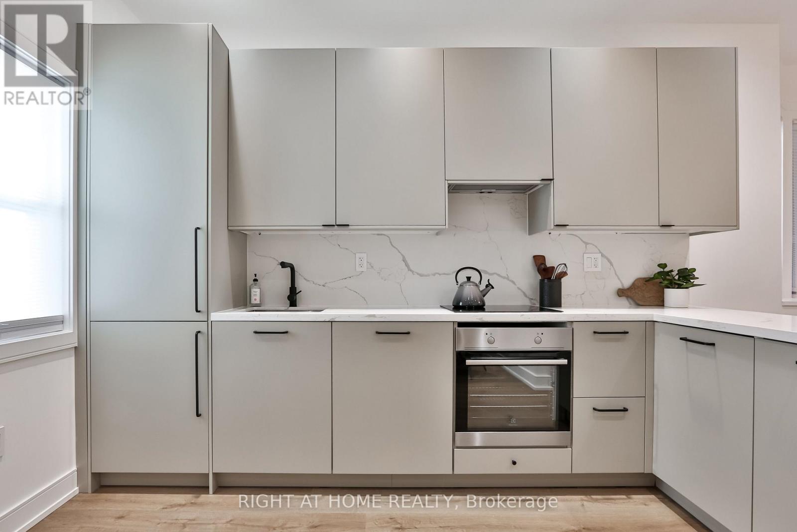 1365 Lansdowne Avenue, Toronto, Ontario  M6H 3Z9 - Photo 17 - W12824636