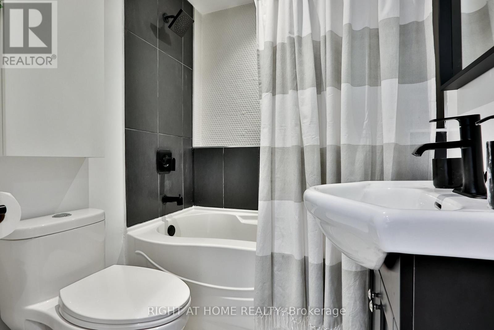 1365 Lansdowne Avenue, Toronto, Ontario  M6H 3Z9 - Photo 27 - W12824636