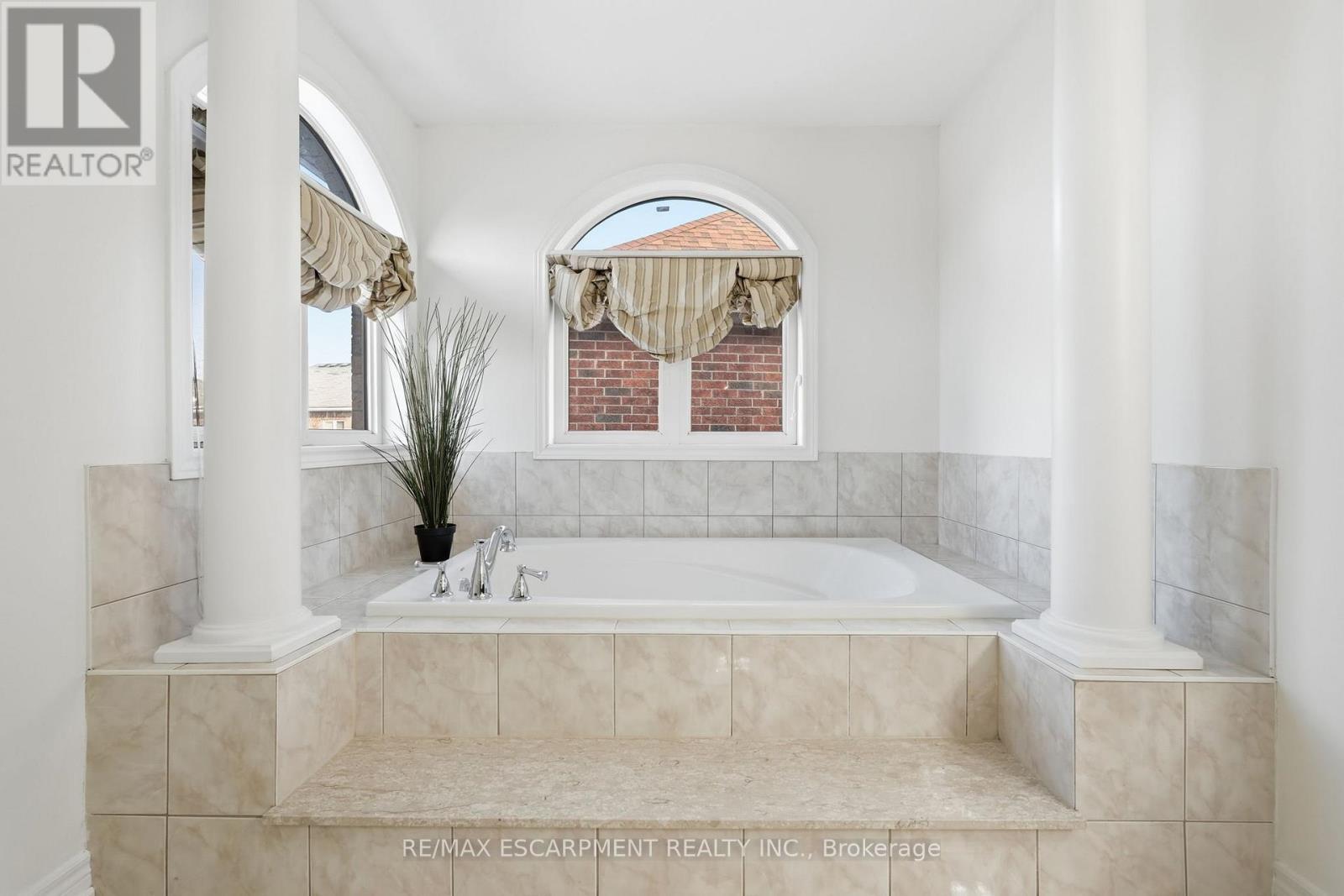 3071 Jenn Avenue, Burlington, Ontario  L7M 0C7 - Photo 27 - W12824676