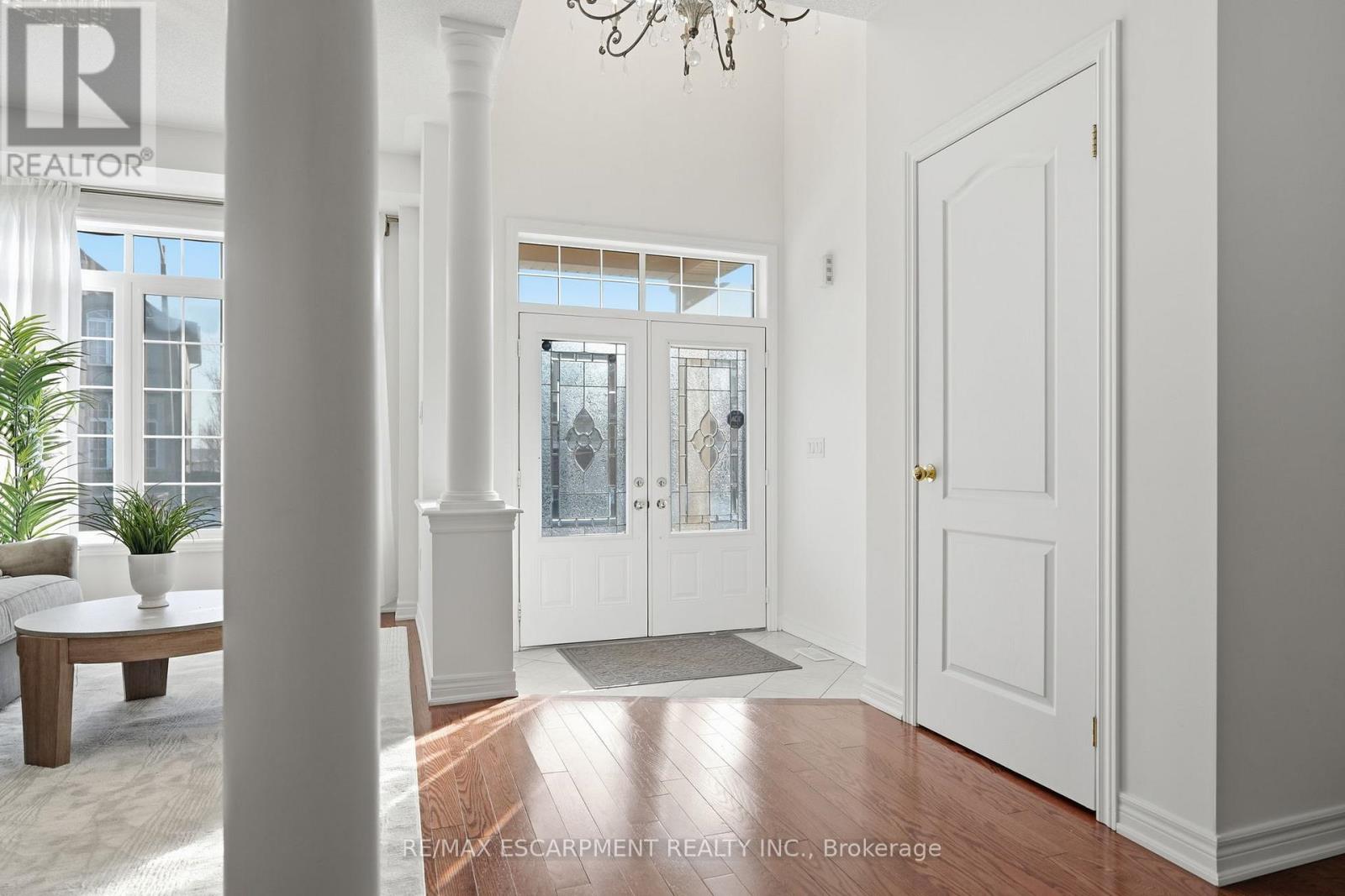 3071 Jenn Avenue, Burlington, Ontario  L7M 0C7 - Photo 4 - W12824676