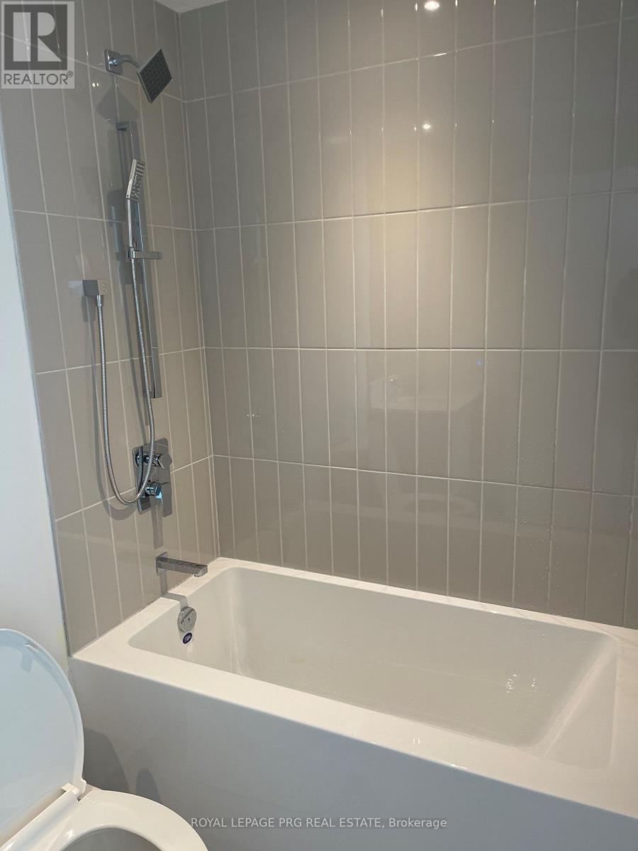 5201 - 3900 Confederation Parkway, Mississauga, Ontario  L5B 0M3 - Photo 11 - W12824686