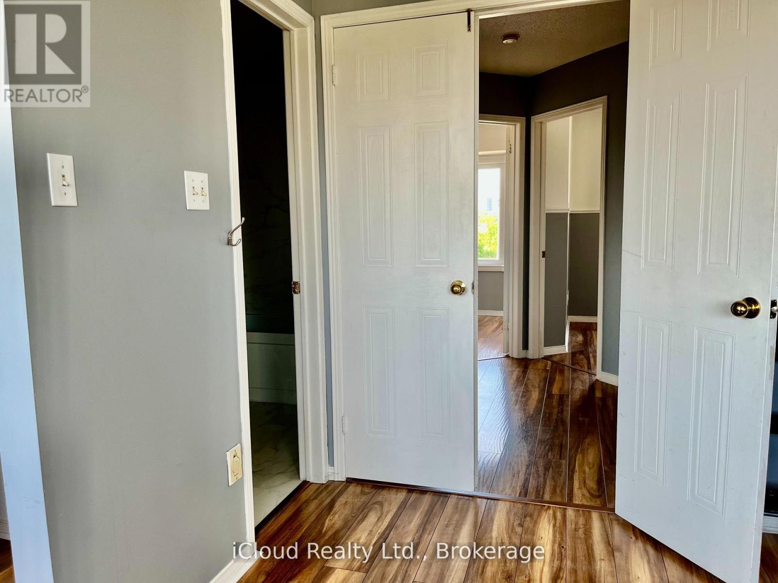 40 Glenashton Drive, Oakville, Ontario  L6H 6G2 - Photo 15 - W12824698