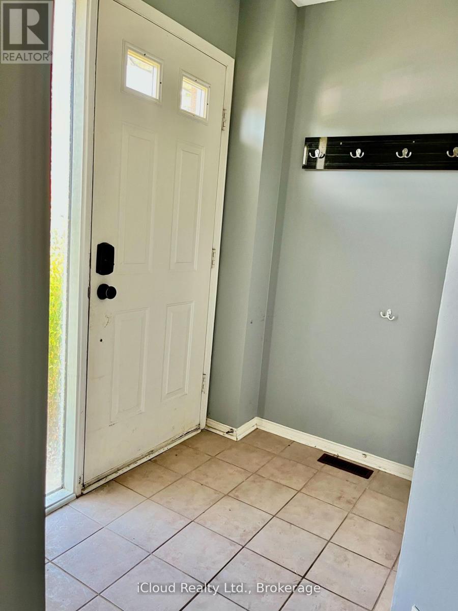 40 Glenashton Drive, Oakville, Ontario  L6H 6G2 - Photo 3 - W12824698