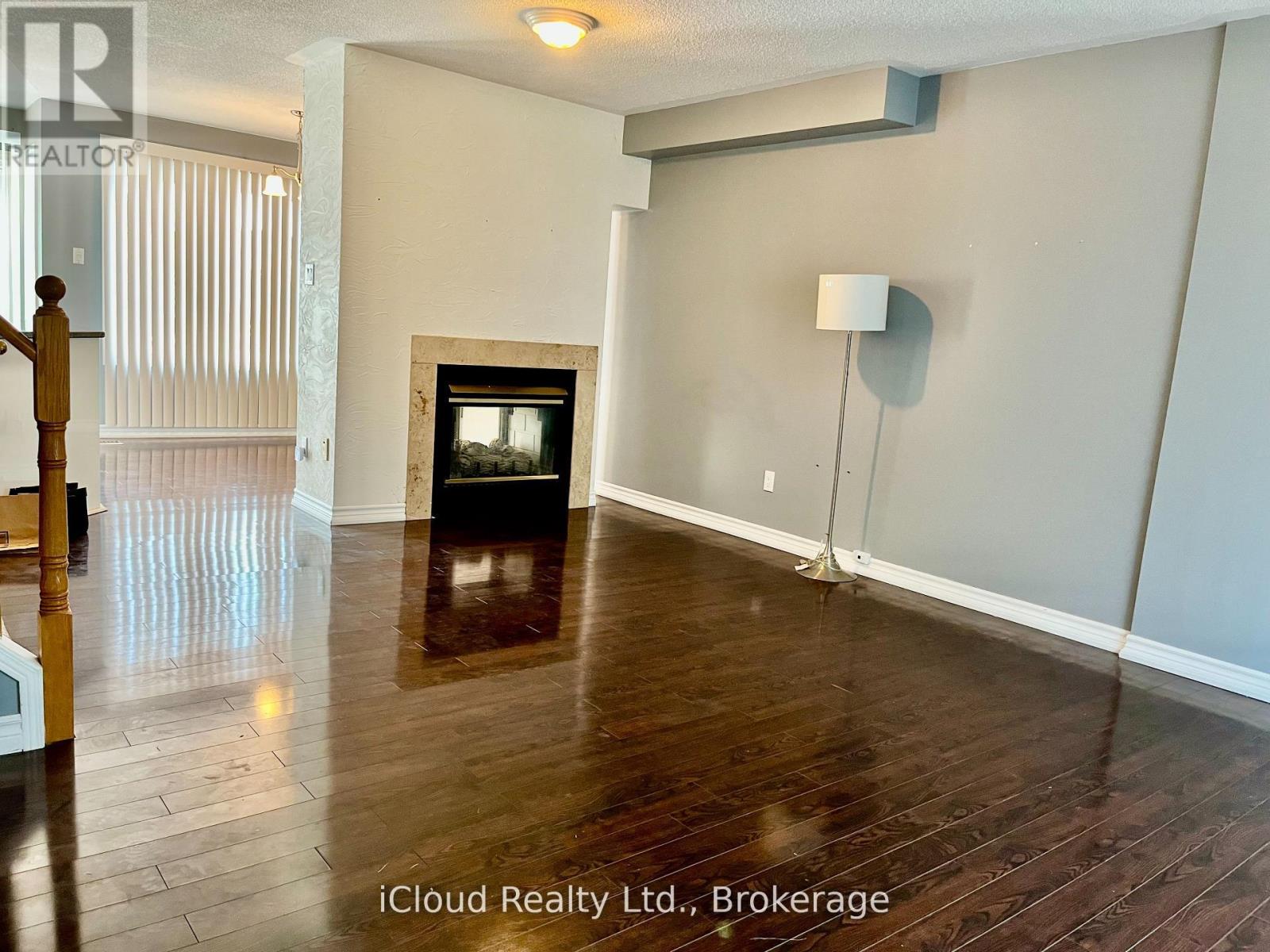 40 Glenashton Drive, Oakville, Ontario  L6H 6G2 - Photo 5 - W12824698