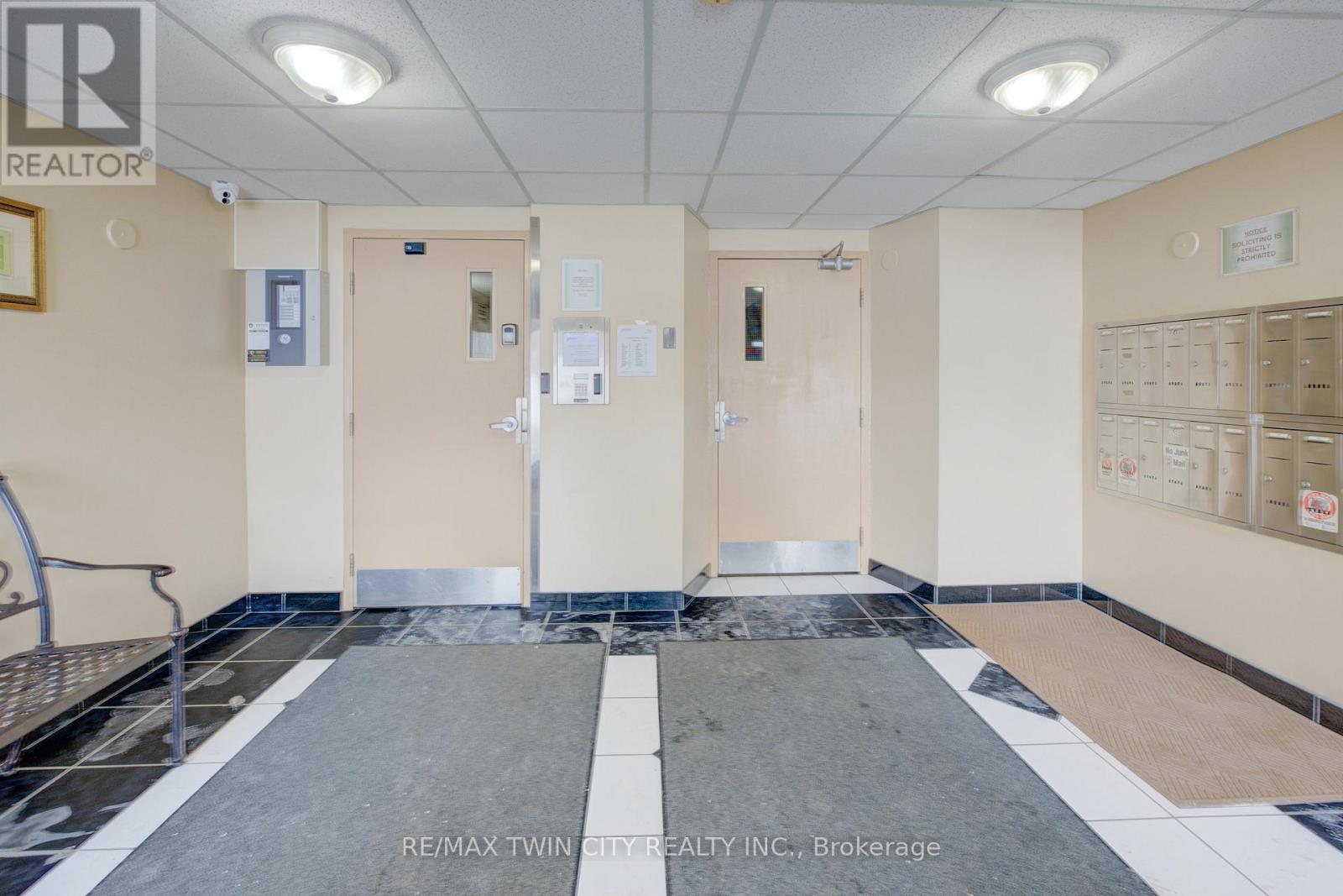 305 - 24 Mooregate Crescent, Kitchener, Ontario  N2M 2G1 - Photo 6 - X12824626